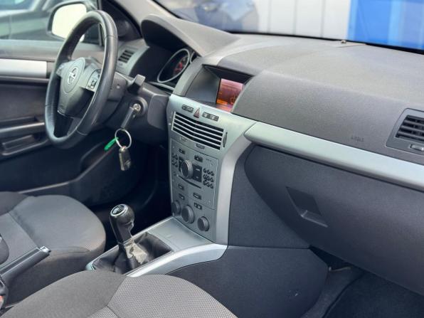 Opel Astra H Рестайлинг с пробегом 2011 года, цена 645 000 рублей, 199000 км, седан, Автокод Объявления