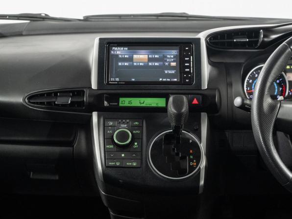 Toyota Wish II с пробегом 2010 года, цена 1 280 300 рублей, 98119 км, минивэн, Автокод Объявления