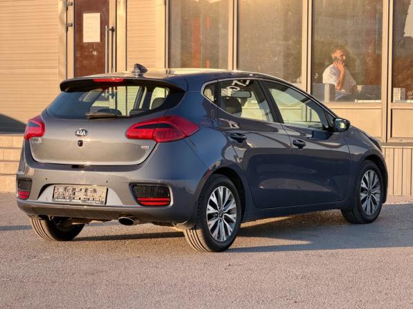 Kia Ceed II Рестайлинг с пробегом 2017 года, цена 1 230 000 рублей, 125300 км, хэтчбек, Автокод Объявления
