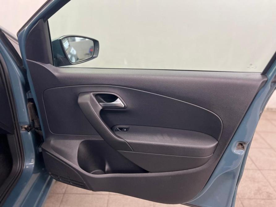 Volkswagen Polo V Рестайлинг Санкт-Петербург  - изображение 13