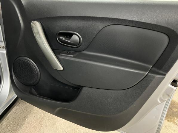Renault Sandero II Рестайлинг с пробегом 2021 года, цена 1 142 000 рублей, 50845 км, хэтчбек, Автокод Объявления