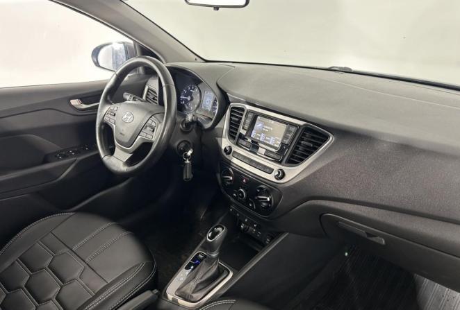 Hyundai Solaris II с пробегом 2018 года, цена 1 370 000 рублей, 131054 км, седан, Автокод Объявления