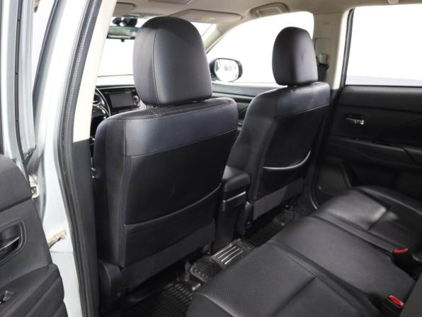 Mitsubishi Outlander III Рестайлинг 2 с пробегом 2016 года, цена 1 897 400 рублей, 180831 км, внедорожник, Автокод Объявления