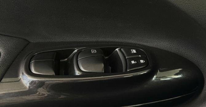 Nissan Juke I Рестайлинг с пробегом 2018 года, цена 1 280 000 рублей, 217938 км, внедорожник, Автокод Объявления