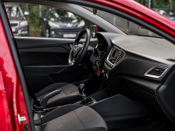 Hyundai Solaris II с пробегом 2019 года, цена 900 000 рублей, 95086 км, седан, Автокод Объявления