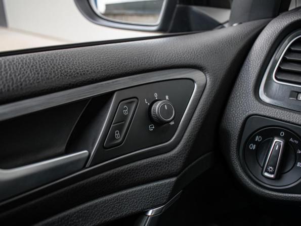 Volkswagen Golf VII Рестайлинг с пробегом 2018 года, цена 1 570 000 рублей, 182610 км, универсал, Автокод Объявления
