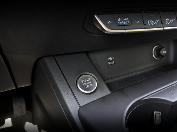 Audi A4 V (B9) Рестайлинг с пробегом 2022 года, цена 3 650 000 рублей, 21987 км, седан, Автокод Объявления