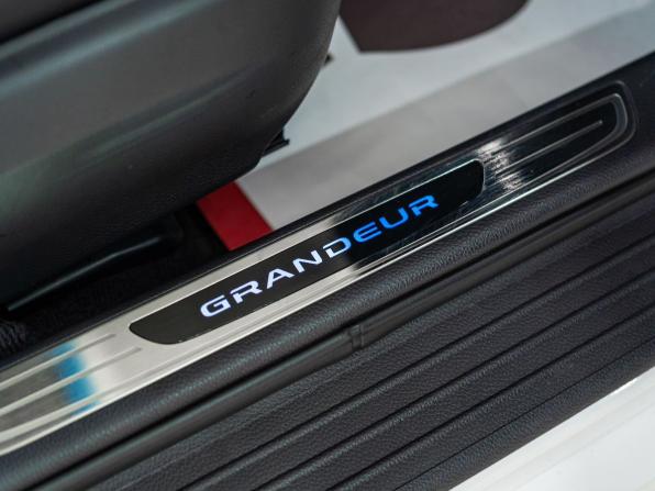 Hyundai Grandeur V с пробегом 2013 года, цена 1 597 000 рублей, 105000 км, седан, Автокод Объявления