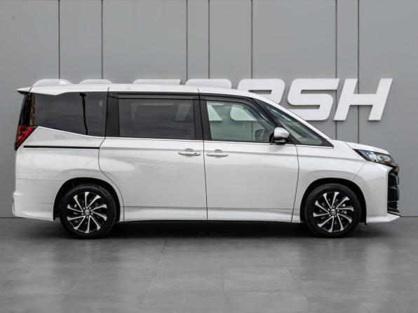 Toyota Noah IV (R90) с пробегом 2024 года, цена 4 170 000 рублей, 25260 км, минивэн, Автокод Объявления