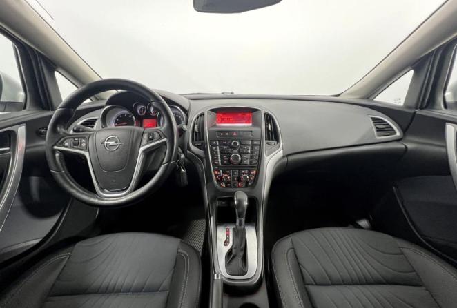 Opel Astra J Рестайлинг с пробегом 2013 года, цена 775 000 рублей, 150350 км, седан, Автокод Объявления
