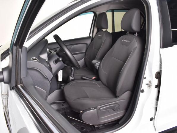 Renault Logan II Рестайлинг с пробегом 2019 года, цена 820 000 рублей, 37818 км, седан, Автокод Объявления