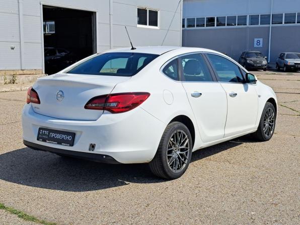 Opel Astra J Рестайлинг с пробегом 2013 года, цена 610 000 рублей, 241990 км, седан, Автокод Объявления