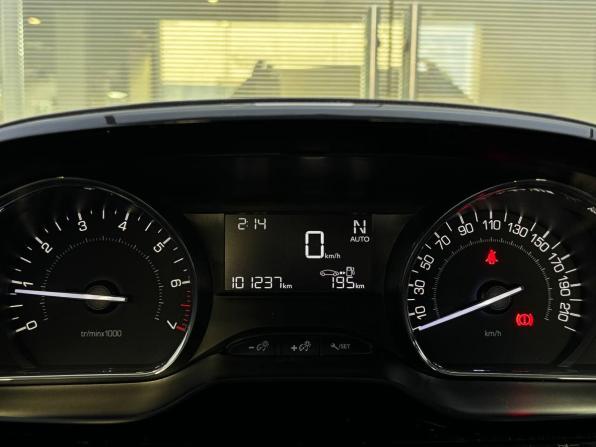 Peugeot 2008 I с пробегом 2014 года, цена 780 000 рублей, 101271 км, внедорожник, Автокод Объявления