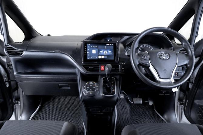 Toyota Noah III (R80) с пробегом 2017 года, цена 1 999 000 рублей, 121883 км, минивэн, Автокод Объявления