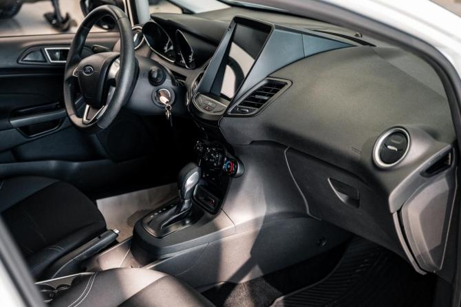 Ford Fiesta Mk6 Рестайлинг с пробегом 2018 года, цена 960 000 рублей, 90700 км, хэтчбек, Автокод Объявления