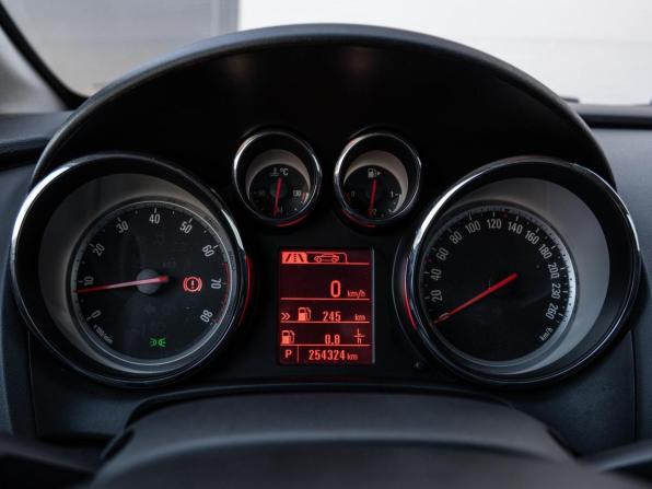 Opel Astra J Рестайлинг с пробегом 2013 года, цена 670 000 рублей, 254324 км, хэтчбек, Автокод Объявления
