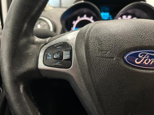 Ford Fiesta Mk6 Рестайлинг с пробегом 2015 года, цена 699 000 рублей, 191715 км, седан, Автокод Объявления