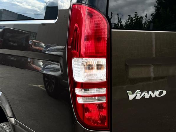 Mercedes-Benz Viano I (W639) Рестайлинг с пробегом 2013 года, цена 2 100 000 рублей, 408437 км, минивэн, Автокод Объявления
