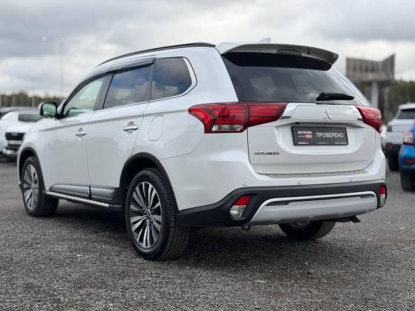 Mitsubishi Outlander III Рестайлинг 3 с пробегом 2019 года, цена 1 985 000 рублей, 180000 км, внедорожник, Автокод Объявления