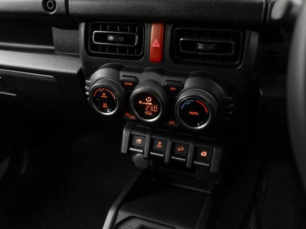 Suzuki Jimny IV с пробегом 2025 года, цена 2 750 000 рублей, 6503 км, внедорожник, Автокод Объявления