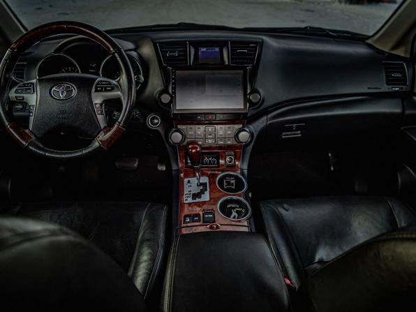 Toyota Highlander II (XU40) Рестайлинг с пробегом 2012 года, цена 2 099 000 рублей, 292282 км, внедорожник, Автокод Объявления