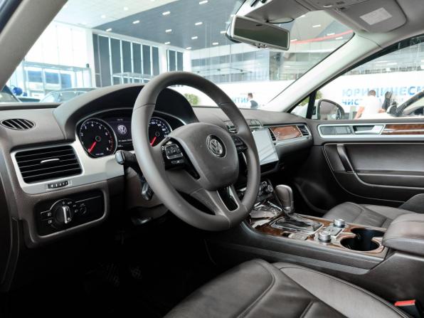 Volkswagen Touareg II Рестайлинг с пробегом 2015 года, цена 2 590 000 рублей, 124500 км, внедорожник, Автокод Объявления