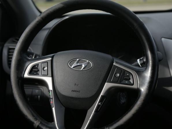 Hyundai Solaris I Рестайлинг с пробегом 2015 года, цена 825 000 рублей, 206000 км, седан, Автокод Объявления