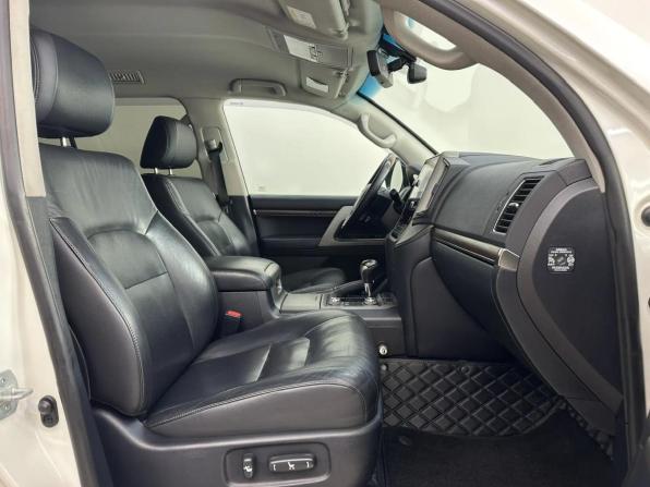 Toyota Land Cruiser 200 Series Рестайлинг 2 с пробегом 2015 года, цена 4 750 000 рублей, 187000 км, внедорожник, Автокод Объявления