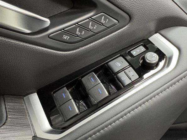 Toyota Land Cruiser 300 Series с пробегом 2021 года, цена 11 500 000 рублей, 112096 км, внедорожник, Автокод Объявления