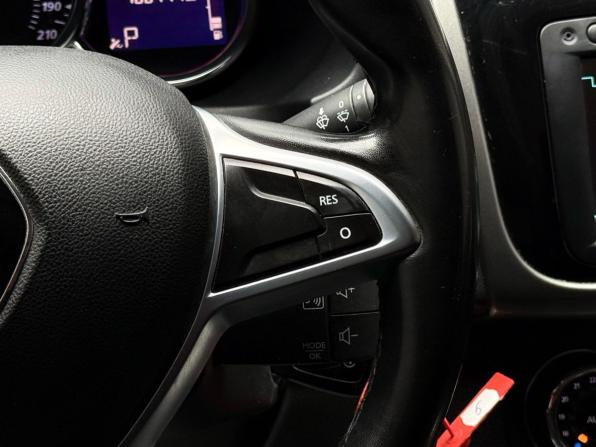 Renault Sandero II Рестайлинг с пробегом 2018 года, цена 1 069 000 рублей, 100773 км, хэтчбек, Автокод Объявления