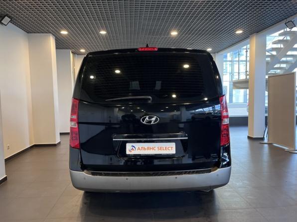 Hyundai H-1 II Рестайлинг 2 с пробегом 2019 года, цена 2 590 000 рублей, 257980 км, минивэн, Автокод Объявления