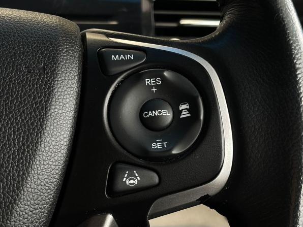 Honda Stepwgn V Рестайлинг с пробегом 2017 года, цена 2 307 000 рублей, 120875 км, минивэн, Автокод Объявления