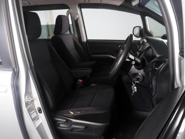 Toyota Voxy III (R80) с пробегом 2017 года, цена 1 998 000 рублей, 152114 км, минивэн, Автокод Объявления