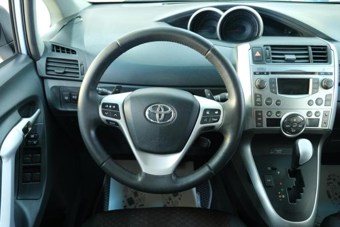Toyota Verso I с пробегом 2011 года, цена 1 199 000 рублей, 226000 км, компактвэн, Автокод Объявления
