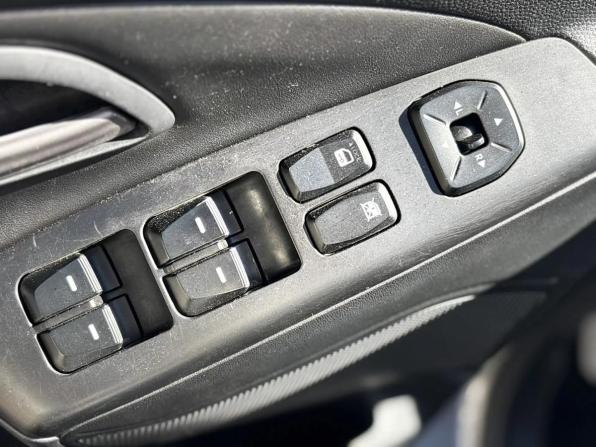 Hyundai ix35 I Рестайлинг с пробегом 2014 года, цена 1 300 000 рублей, 184161 км, внедорожник, Автокод Объявления