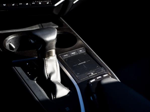 Lexus UX I с пробегом 2020 года, цена 2 700 000 рублей, 65500 км, внедорожник, Автокод Объявления