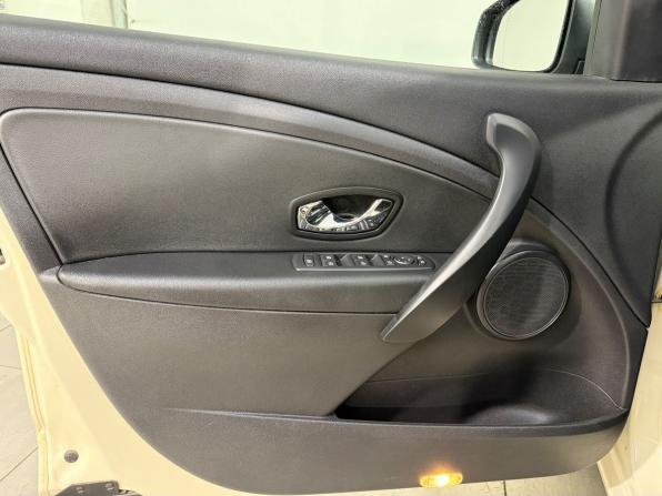 Renault Fluence I Рестайлинг с пробегом 2013 года, цена 899 800 рублей, 102000 км, седан, Автокод Объявления