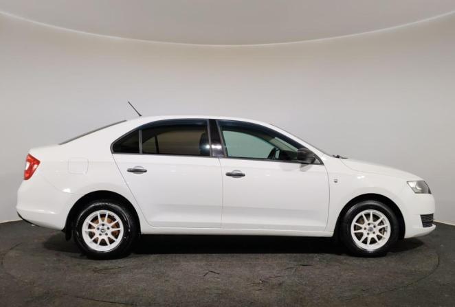 Skoda Rapid I с пробегом 2015 года, цена 700 000 рублей, 200144 км, лифтбек, Автокод Объявления