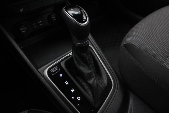Hyundai Solaris II с пробегом 2018 года, цена 880 000 рублей, 201352 км, седан, Автокод Объявления