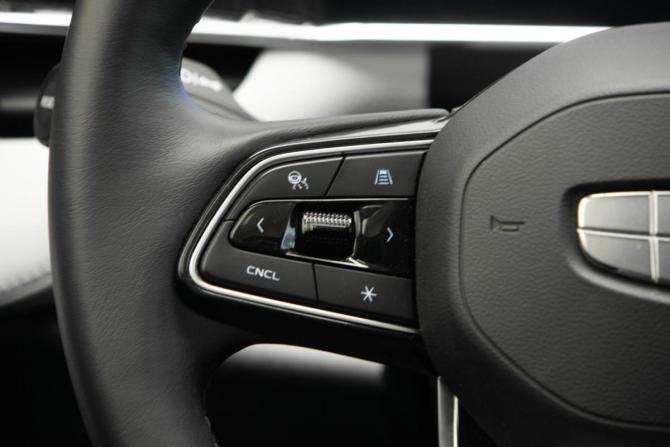Geely Atlas II с пробегом 2024 года, цена 2 975 000 рублей, 33000 км, внедорожник, Автокод Объявления