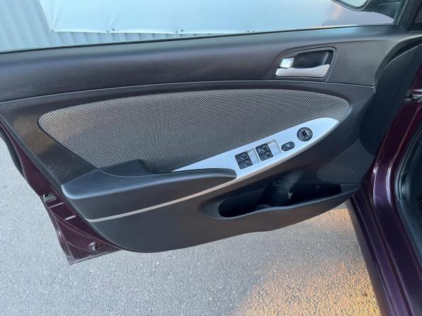 Hyundai Solaris I с пробегом 2012 года, цена 550 000 рублей, 290000 км, седан, Автокод Объявления