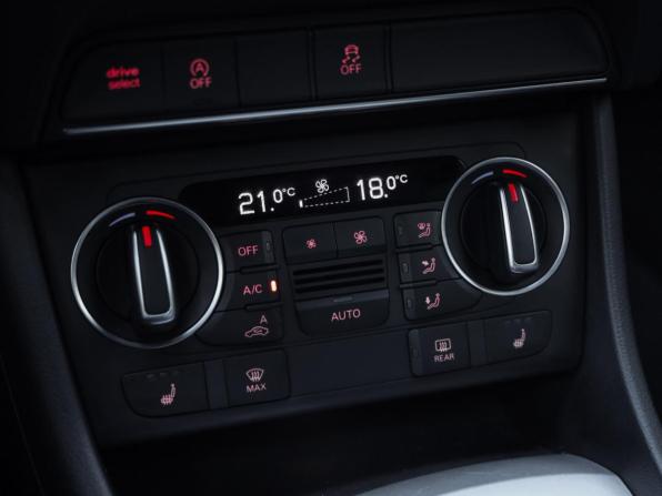 Audi Q3 I (8U) Рестайлинг с пробегом 2016 года, цена 2 149 000 рублей, 132446 км, внедорожник, Автокод Объявления
