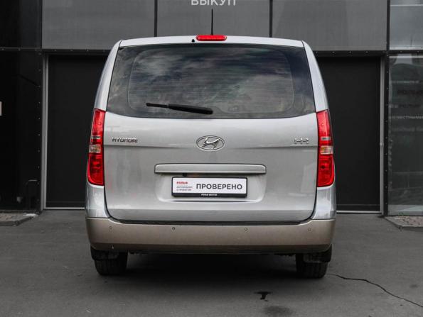 Hyundai H-1 II Рестайлинг с пробегом 2016 года, цена 2 420 000 рублей, 135362 км, минивэн, Автокод Объявления
