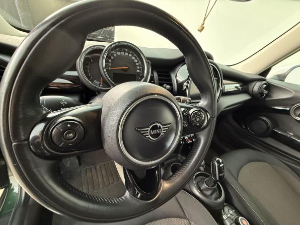 Mini Hatch III (F55/F56) Рестайлинг с пробегом 2019 года, цена 1 990 000 рублей, 128225 км, хэтчбек, Автокод Объявления