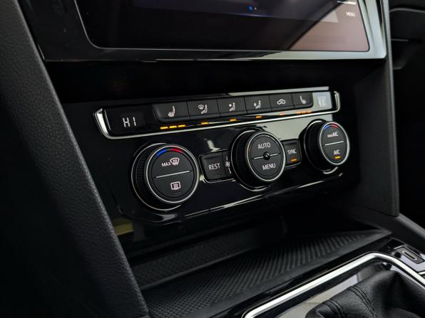 Volkswagen Passat B8 Рестайлинг с пробегом 2020 года, цена 2 500 000 рублей, 33972 км, седан, Автокод Объявления