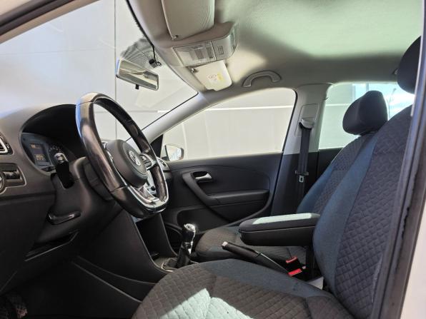 Volkswagen Polo V Рестайлинг с пробегом 2019 года, цена 879 000 рублей, 180000 км, седан, Автокод Объявления