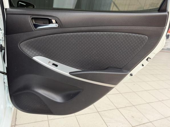 Hyundai Solaris I с пробегом 2012 года, цена 860 000 рублей, 215304 км, хэтчбек, Автокод Объявления
