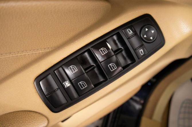 Mercedes-Benz M-Класс II (W164) Рестайлинг с пробегом 2009 года, цена 1 349 000 рублей, 235192 км, внедорожник, Автокод Объявления