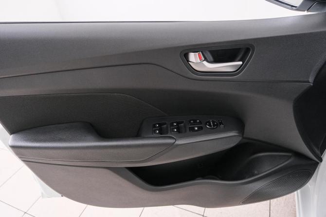 Hyundai Solaris II с пробегом 2018 года, цена 1 259 000 рублей, 122000 км, седан, Автокод Объявления