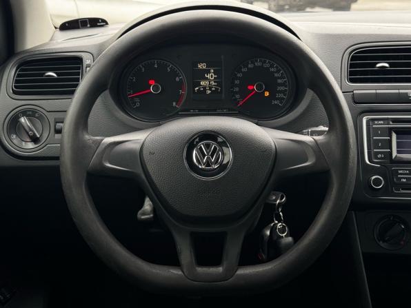 Volkswagen Polo V с пробегом 2015 года, цена 570 000 рублей, 180000 км, седан, Автокод Объявления